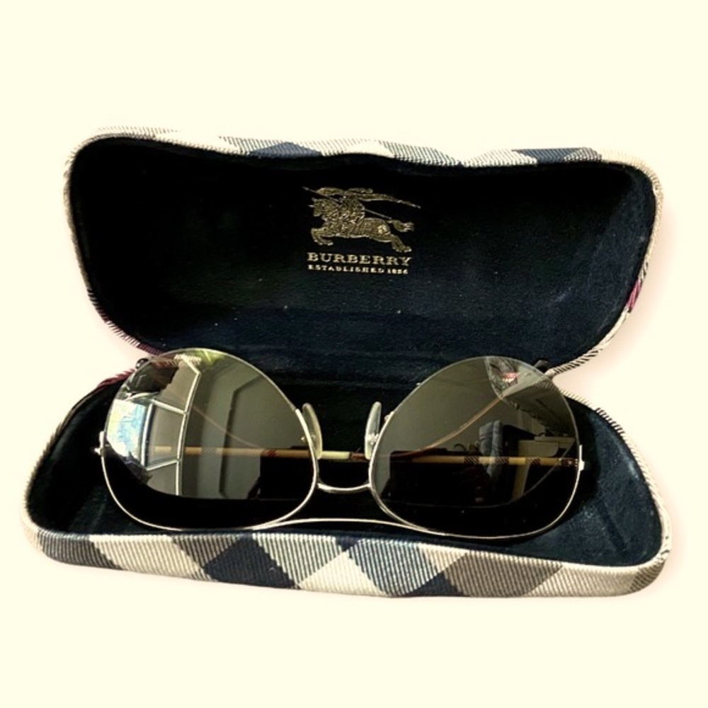 ❤️Authentic Stylish Burberry Aviator Women Sunglasses